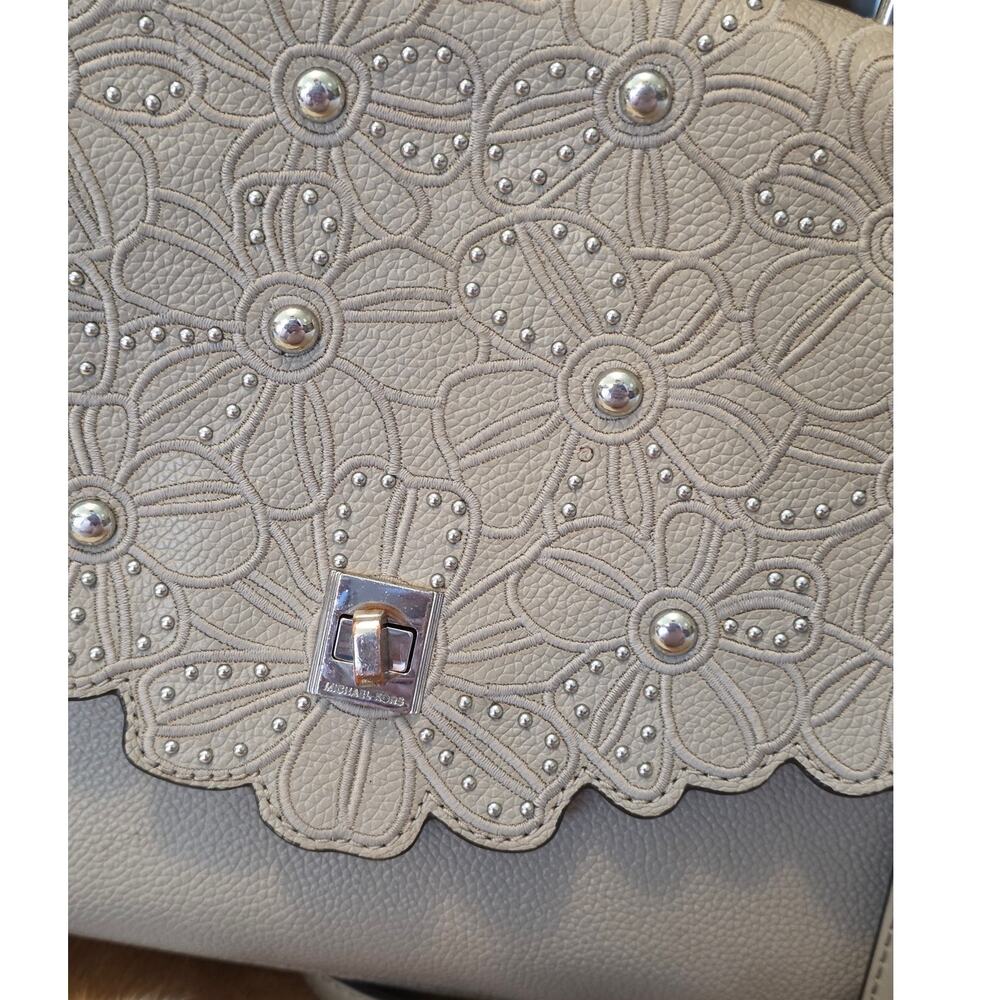 Michael Kors Cassie Gray Pebbled Leather & Silver Studded Flowers Satchel READ - Picture 4 of 16